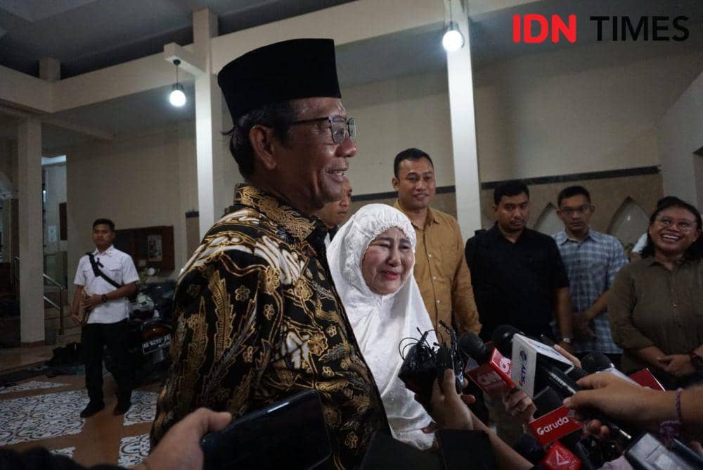 Mahfud MD usai melaksanakan salat subuh (14/02/2024) (IDN Times/Herlambang Jati)