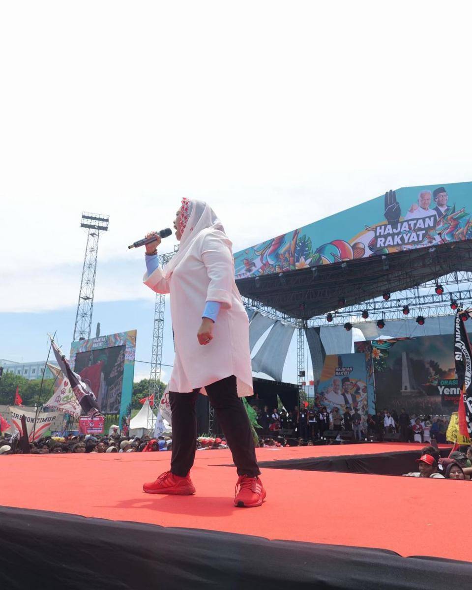 outfit pendukung paslon 03 (instagram.com/yennywahid)