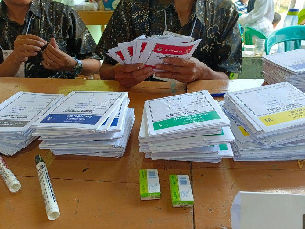 Suasana pemilu TPS 015 RT 4 di Grobogan, Kelurahan Banjarnegoro, Kecamatan Mertoyudan, Kabupaten Magelang. (dok. Pribadi/Ratna Eha Syaifa)