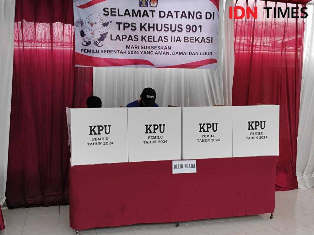 Suasana pencoblosan Pemilu 2024 di Lapas Bulak Kapal Bekasi. ( IDN Times/Imam Faishal)