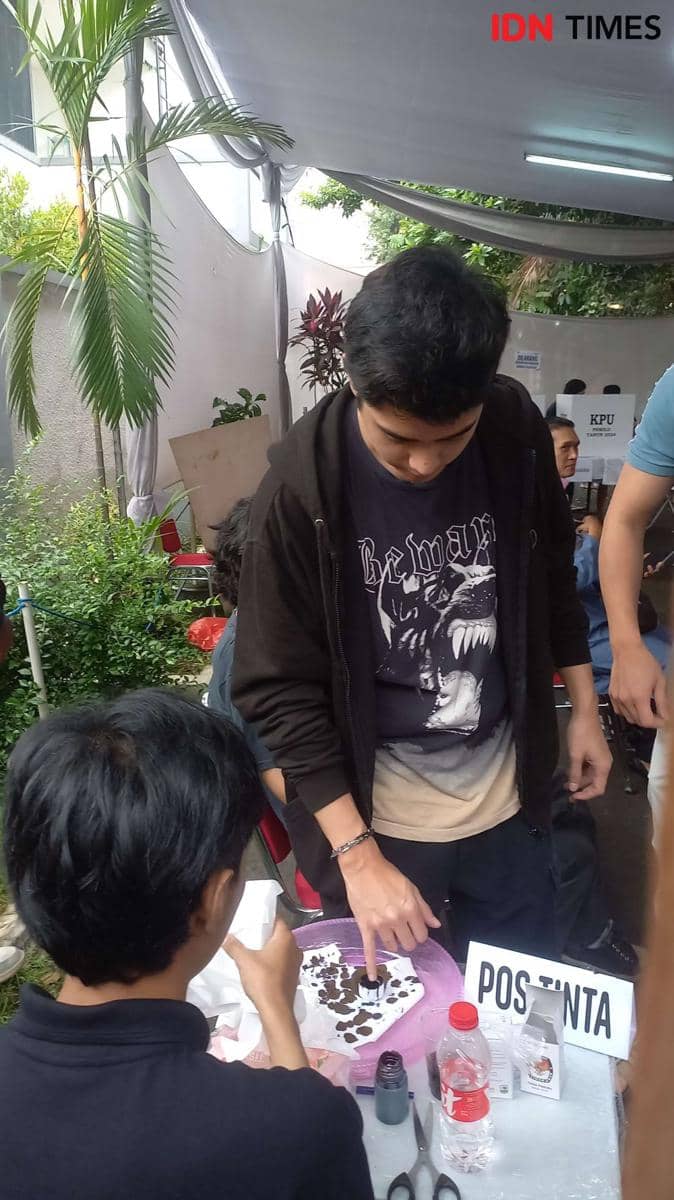 Potret Al Ghazali di TPS 051 di kawasan Pondok Indah, Jakarta Selatan pada Rabu (14/02/2024) (IDN Times/Ines Suseno)