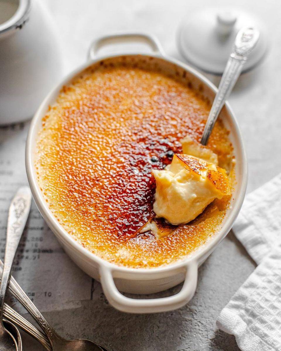 Crème Brûlée, salah satu dessert khas Prancis. (instagram.com/fayushkinamama)
