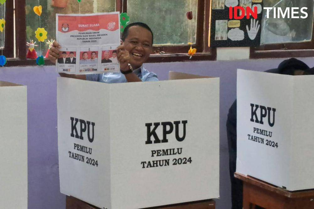 Menteri Investasi/Kepala BKPM, Bahlil Lahadalia saat mencoblos pada Rabu (14/2/2024). (IDN Times/Trio Hamdani)