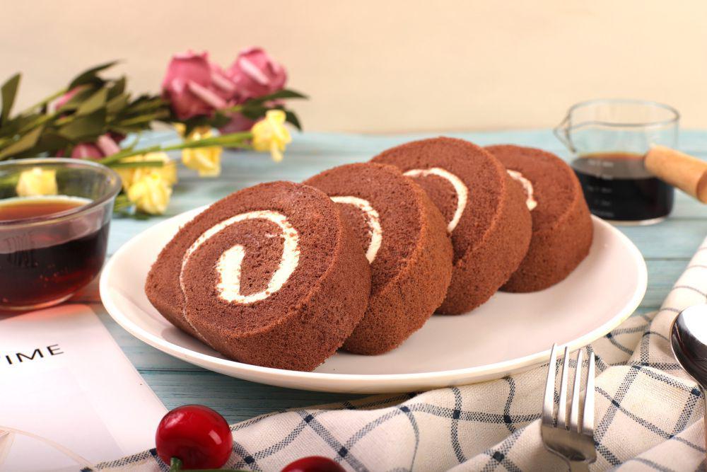 Resep Mocha Roll Cake Vanila Cream yang Lembut untuk Camilan Sore