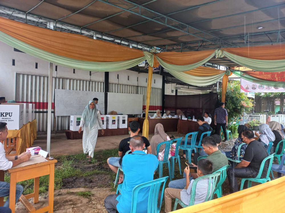 Keseruan TPS 4 dan TPS 19 di Kota Jambi, Ada Pesta Makan Bakso