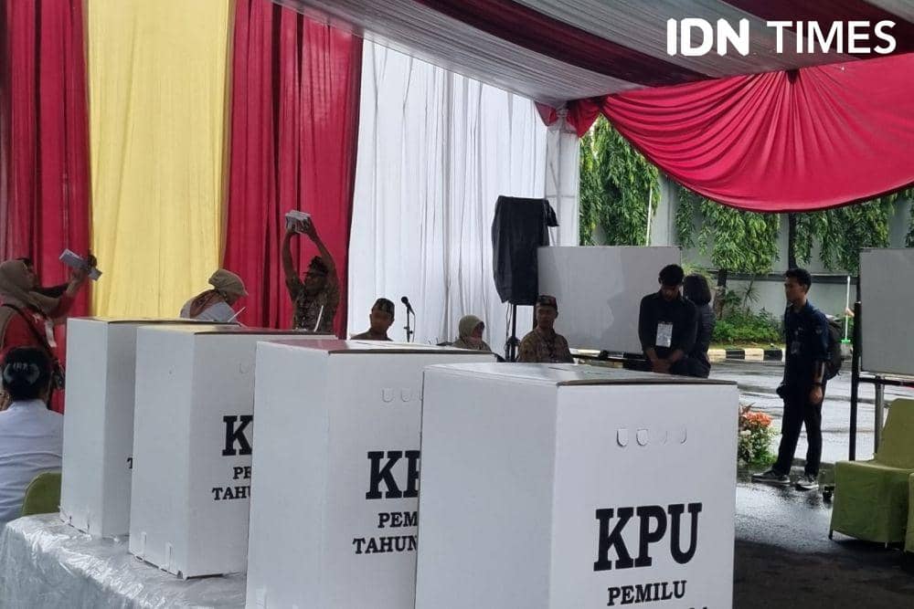 Eks Mendag Lutfi dan Guruh Soekarno Nyoblos di Sekitar Rumah Prabowo
