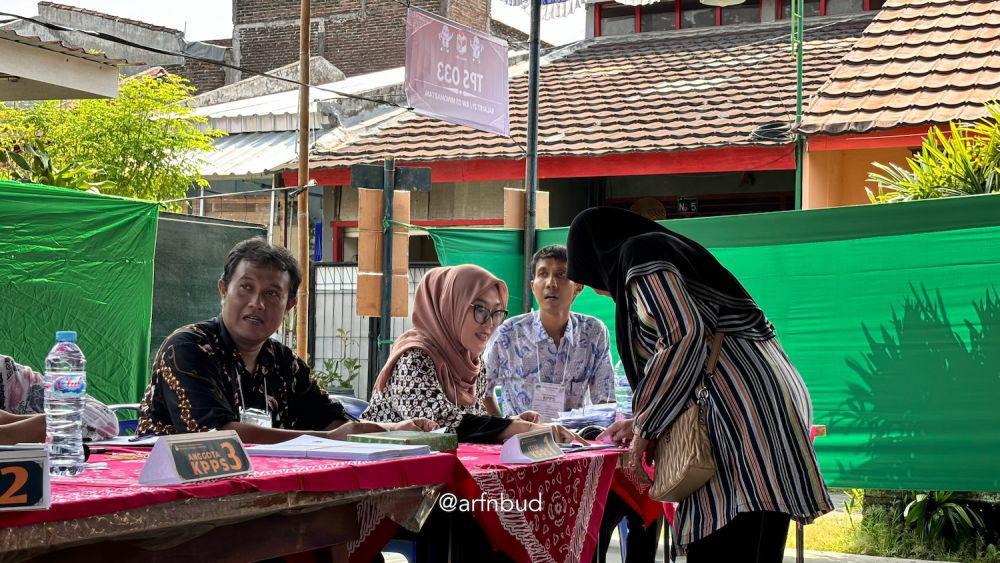 Tak Mau Ada Kecurangan, Warga Turut Kawal Perhitungan Suara di TPS