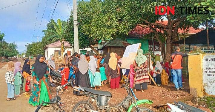 Foto suasana pencoblosan di TPS 05 Desa Wadukopa Kecamatan Soromandi Kabupaten Bima (IDN Times/Juliadin)