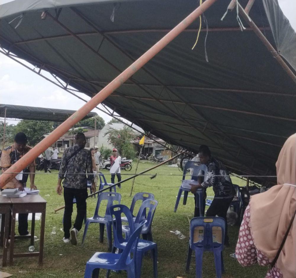 TPS di Marindal Ambruk Diterpa Angin Kencang, 3 Orang Tertimpa