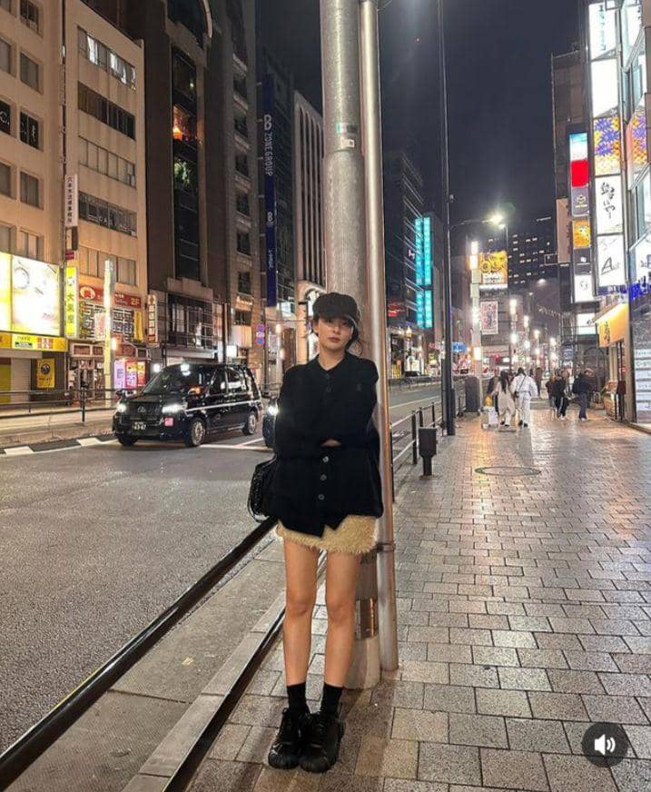 gaya outfit liburan Seulgi Red Velvet (instagram.com/hi_sseulgi)
