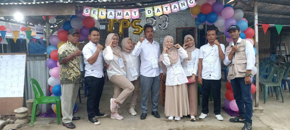 Tim KPPS di TPS 023 Desa Bangun Sari Baru (IDN Times/Eko Agus Herianto)