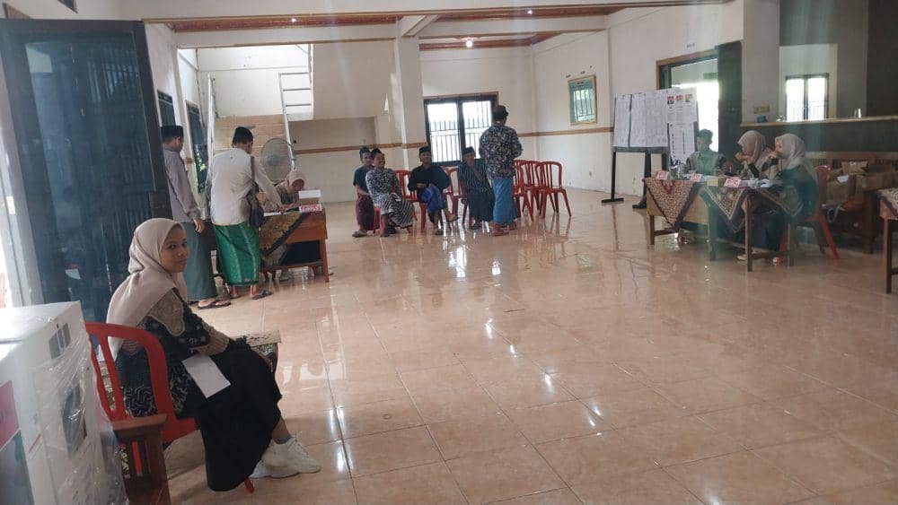 Suasana di TPS 901 di gedung serbaguna Abdullah Saud Tambakberas Jombang. IDN Times/Zainul Arifin