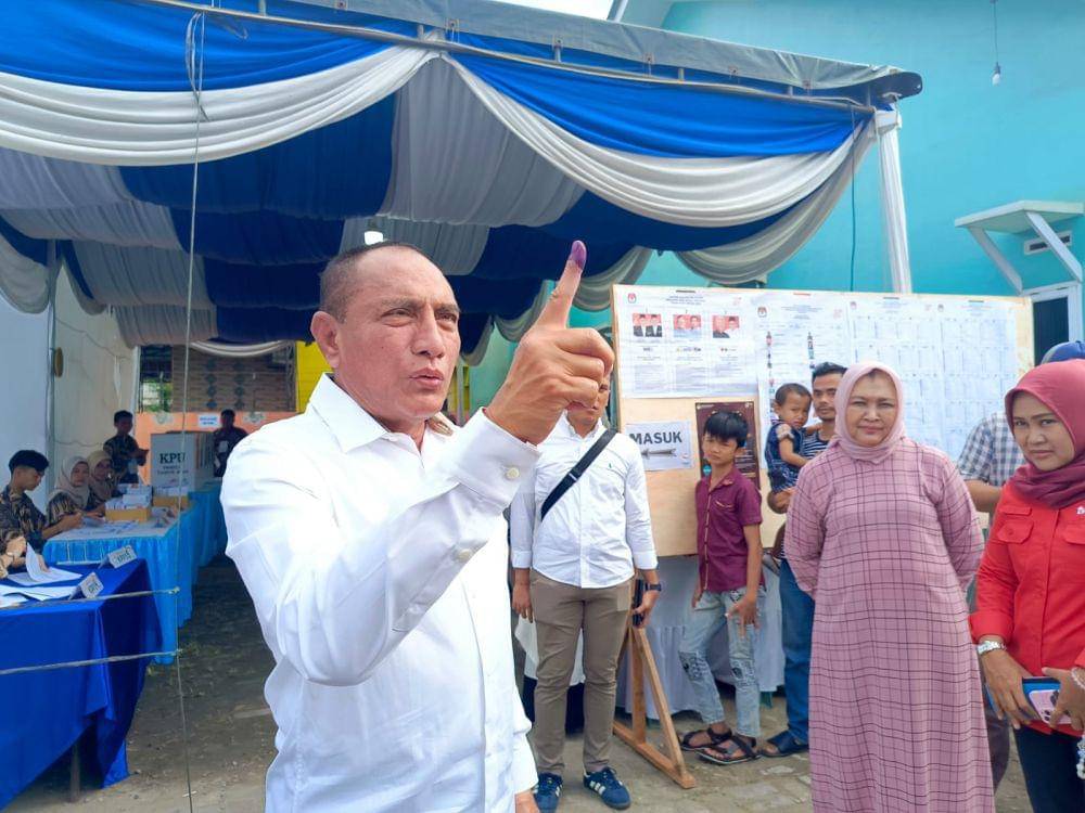 Mantan Gubernur Sumut Edy Rahmayadi usai memberikan hak suaranya (IDN Times/Prayugo Utomo)