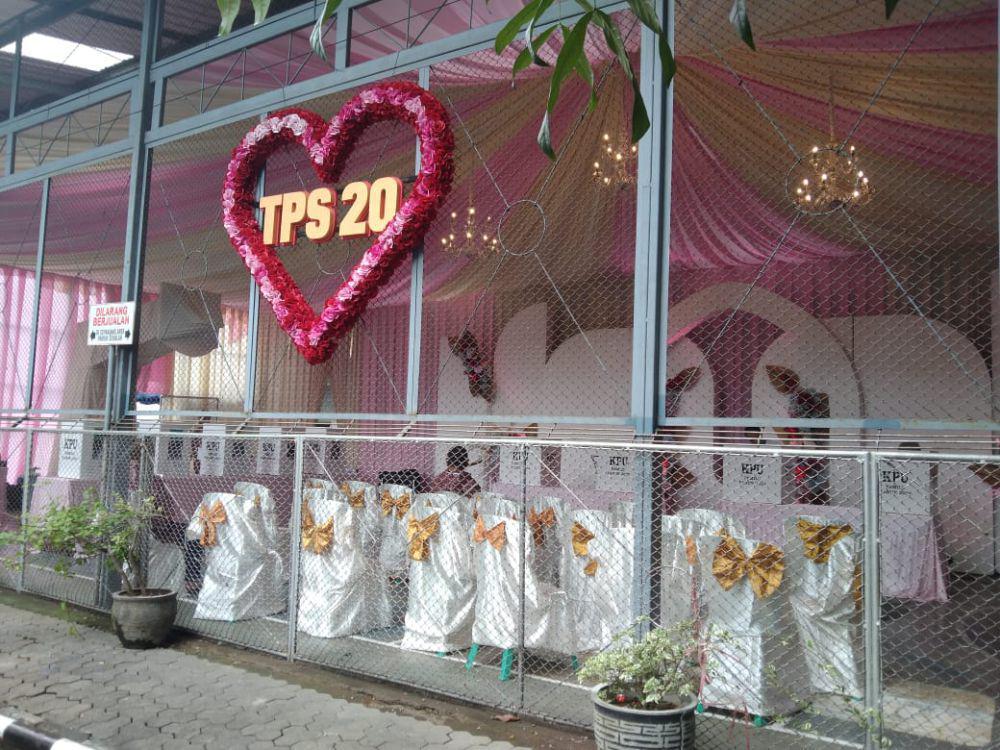 Bikin Minder Jomblo, TPS di Malang Ini Didekorasi Bertema Valentine
