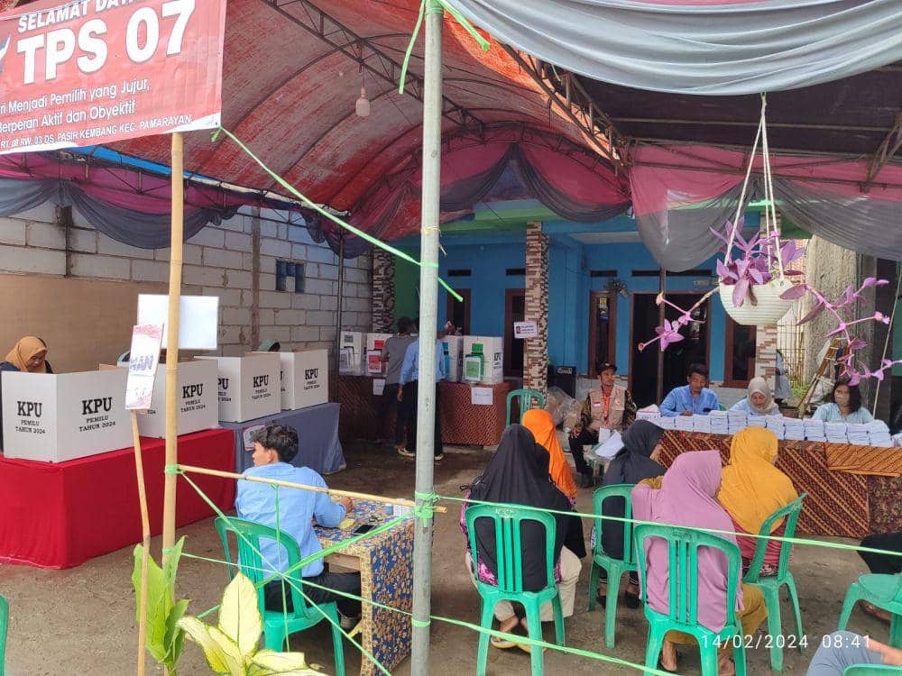 Pakai Seragam Biru Khas Prabowo-Gibran, Petugas KPPS di Serang Ditegur