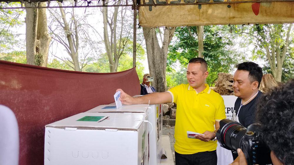 Datang ke TPS bersama Keluarga, Ijeck Optimis Menang di Sumut