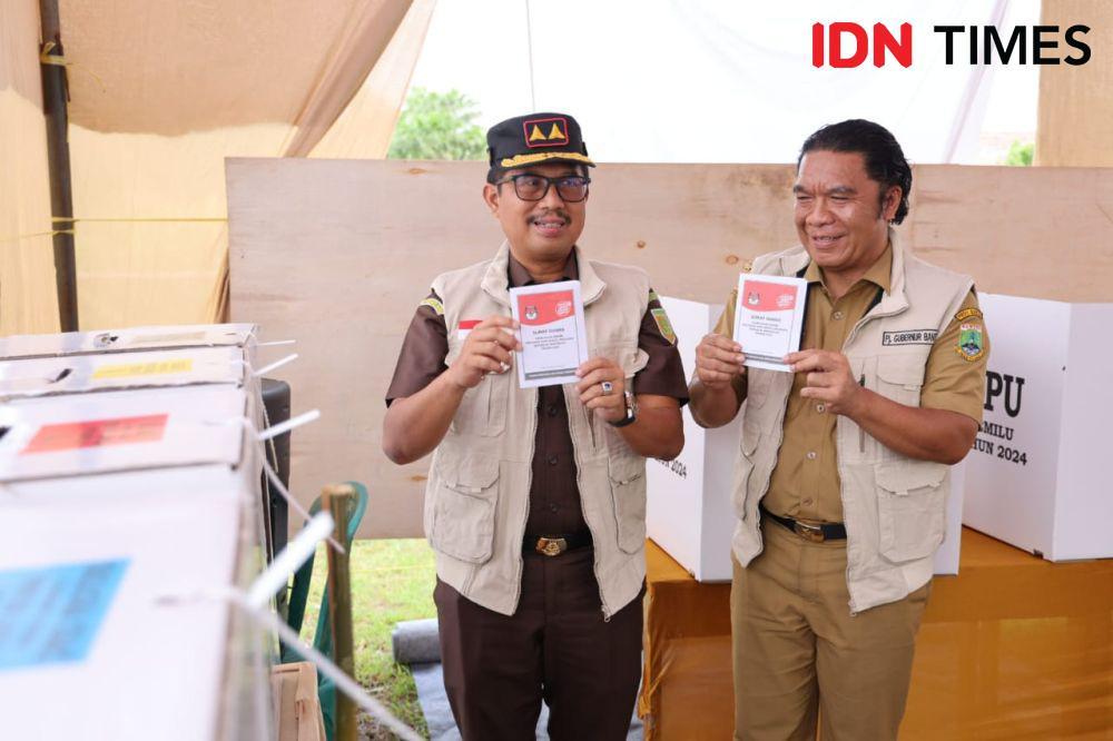 Mencoblos di TPS Pancur, Al Muktabar Minta Petugas KPPS Jaga Kesehatan