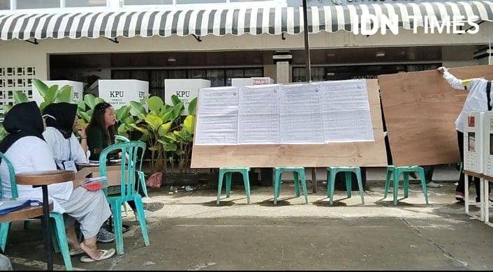 Iilustrasi penghitungan suara di TPS Palembang (IDN Times/Feny Maulia Agustin)