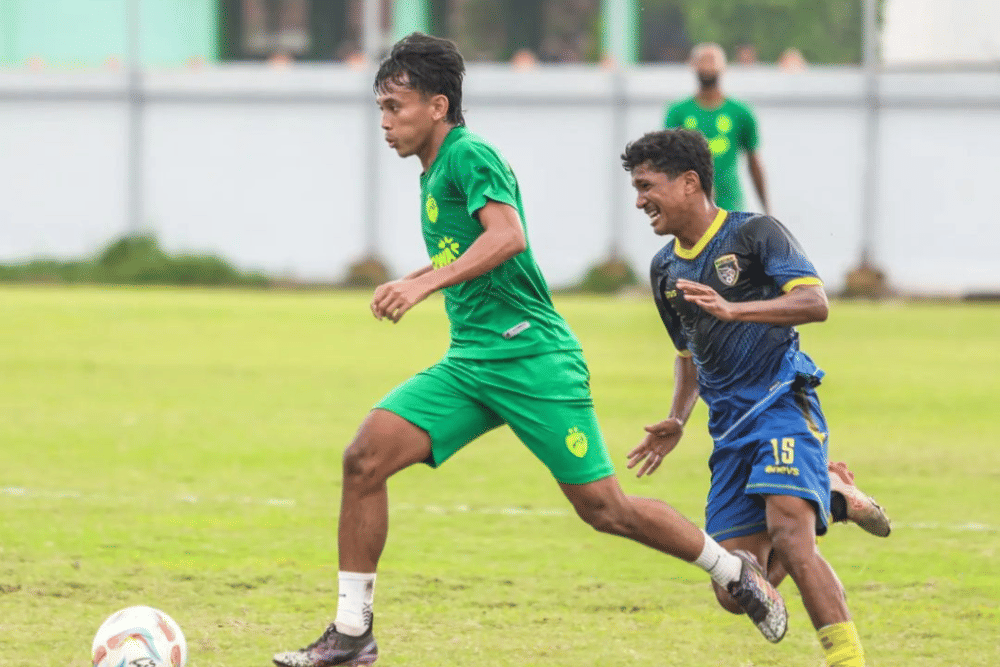 Salah satu momen laga uji coba PSM Makassar versus Mangiwang FC yang berlangsung di Stadion Kalegowa Pallangga, Selasa 13 Februari 2024. (Instagram.com/psm_makassar)