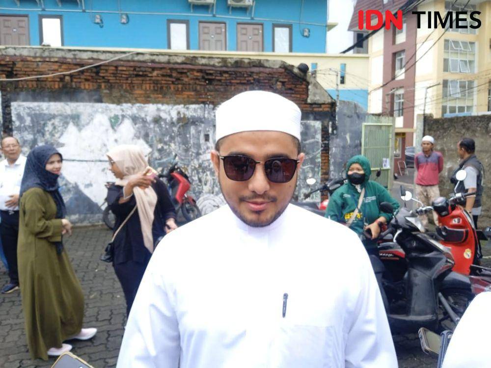 Menantu Rizieq Shihab, Hanif Alatas usai mencoblos di Petamburan, Tanah Abang, Jakarta Pusat, Rabu (11/4/2024). (IDN Times/Sandy Firdaus)