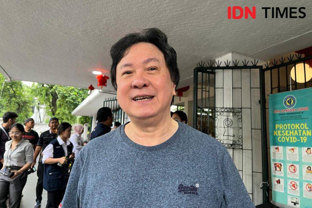 Legenda Bulu Tangkis Liem Swie King melakukan pencoblosan di TPS yang sama dengan Jusuf Kalla. (IDN Times/Margith Juita Damanik)