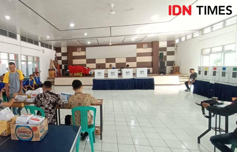 warga binaan di 16 Lapas dan Rutan se-Provinsi Lampung turut meramaikan proses pemungutan suara pesta demokrasi Pemilu 2024, Rabu (14/2/2024). (IDN TImes/Tama Yudha Wiguna).