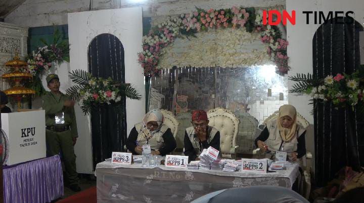 TPS di Lamongan Ini Layaknya Pesta Pernikahan Adat Jawa