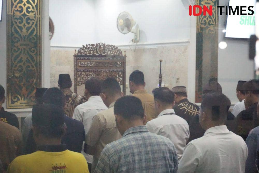 Suasana salat subuh yang diimami oleh Mahfud MD (14/02/2024) (IDN Times/Herlambang Jati)