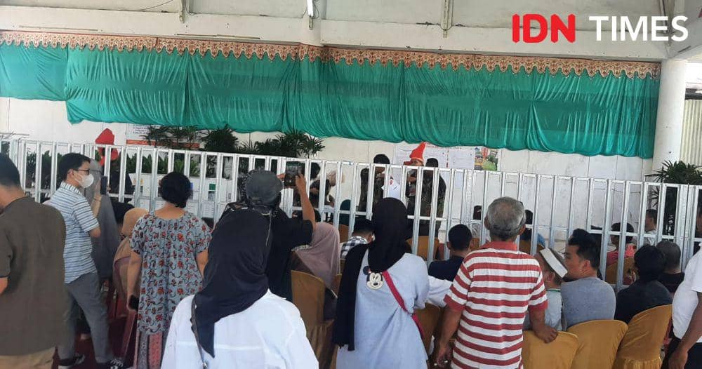 Suasana penghitungan suara di TPS 01 di Kelurahan Maricayya Selatan, Kecamatan Mamajang, Makassar, Rabu (14/2/2024). IDN Times/Dahrul Amri Lobubun