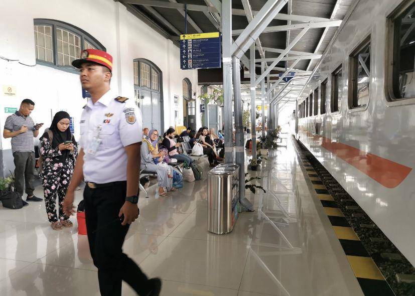 PT Kereta Api Indonesia (Persero) melayani penjualan tiket kereta api pada masa Angkutan Lebaran 1445 H (Dok. Humas KAI Sumut)