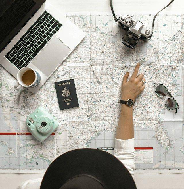 ilustrasi solo traveling (unsplash.com/Element5 Digital)