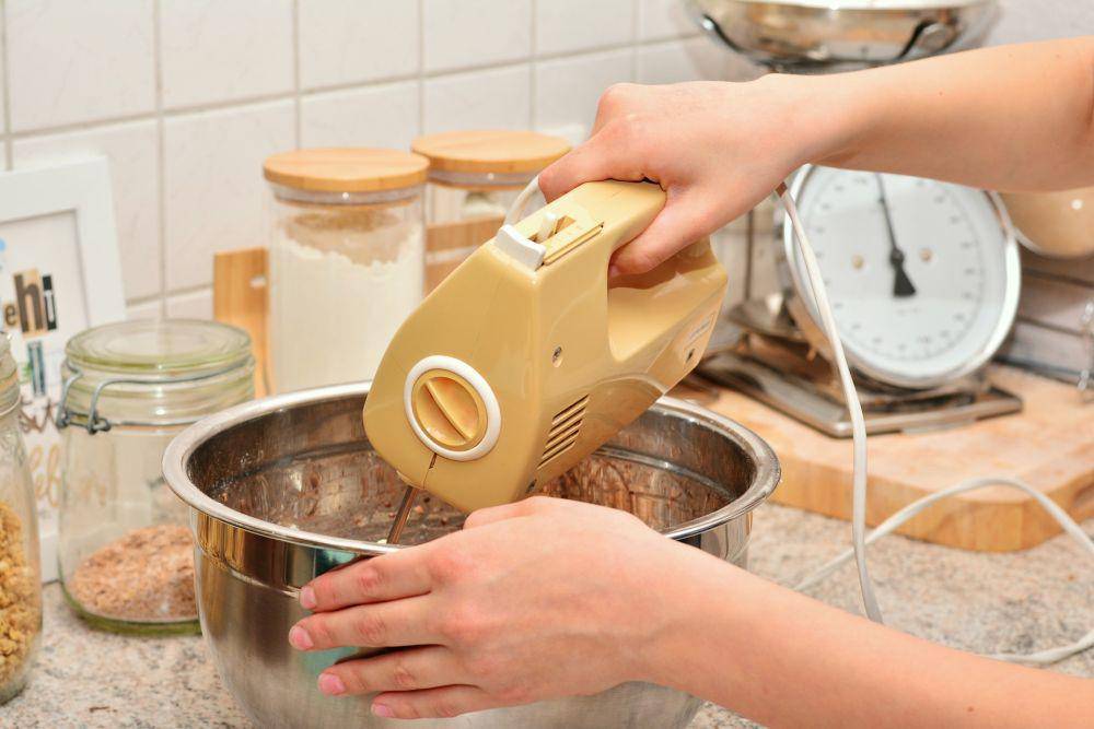 ilustrasi hand mixer (pixabay.som/congerdesign)