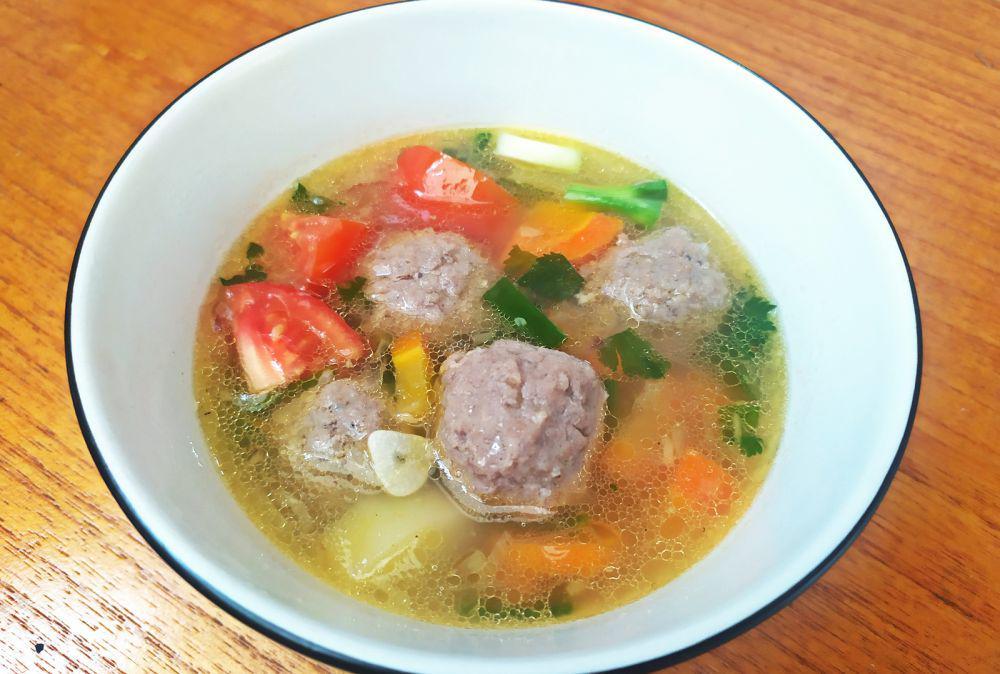 Resep Sup Bola-bola Daging, Gurih dan Simpel Banget Bikinnya