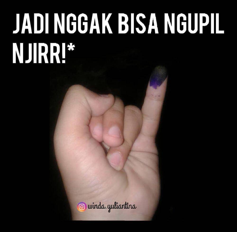 meme jari dicelup tinta (instagram.com/winda.yuliantina)