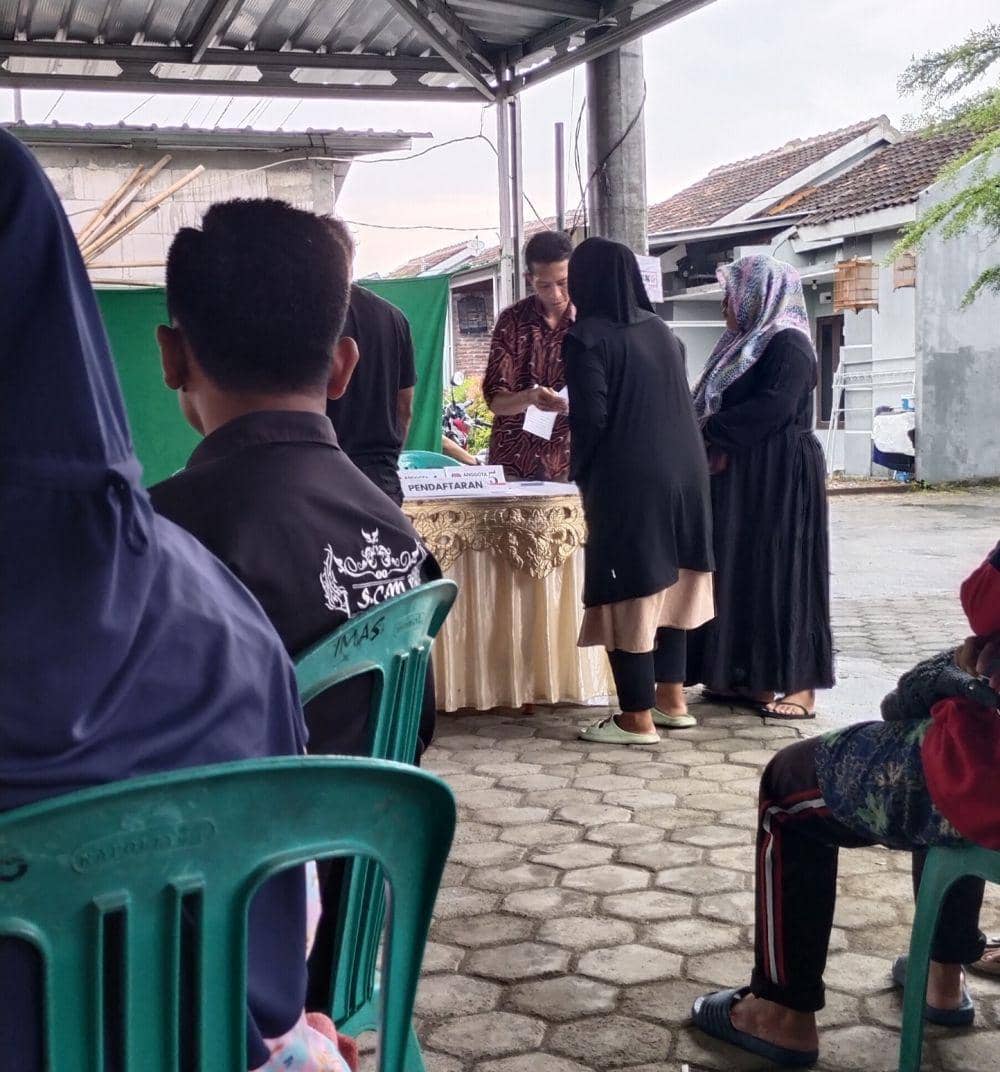 Suasana pemungutan suara pemilu 2024 di TPS 033 Krajankulon, Kaliwungu, Kab. Kendal. (IDN Times/Dian Septi Arthasalina)