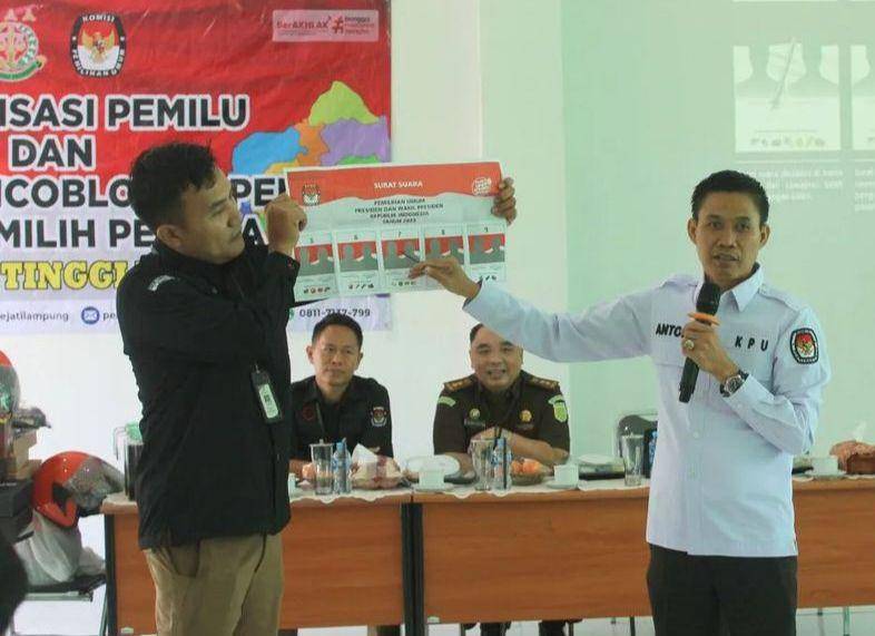 Komisioner KPU Lampung Bidang Sosialisasi dan Partisipasi Masyarakat, Antoniyus. (Instagram/@KPU_Lampung).