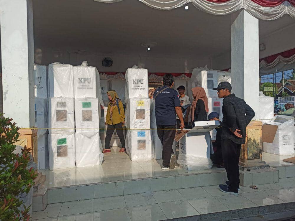 Kerja KPPS di Banyuwangi tembus 24 jam. (IDN Times/ Agung Sedana)