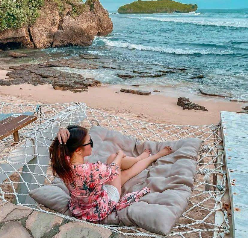 5 Tempat Ngopi yang Suguhkan View Indah Pantai Gunungkidul