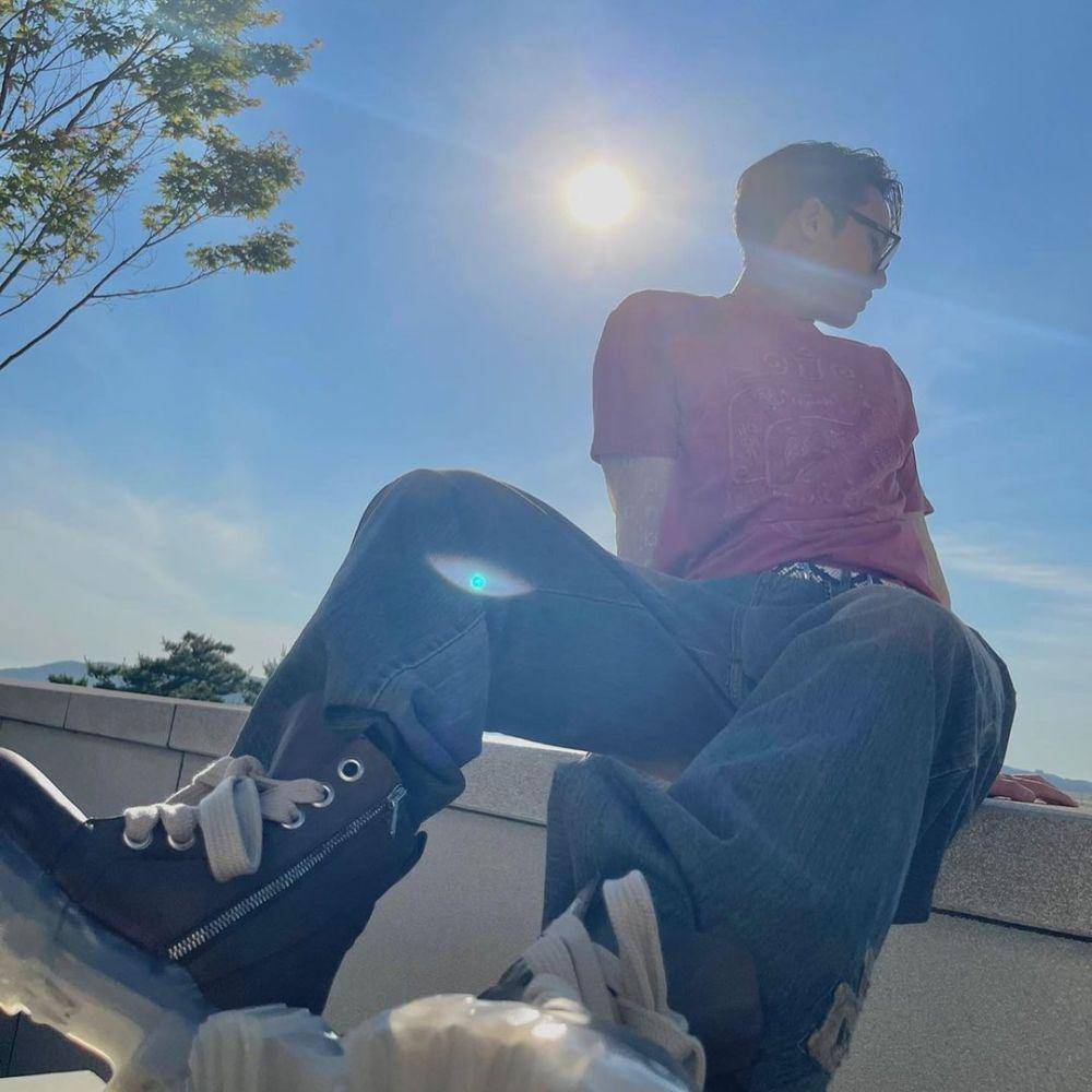 outfit nuansa merah ala Mingyu SEVENTEEN (instagram.com/min9yu_k)