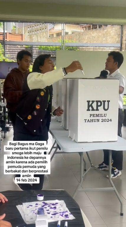 potret Komeng nyoblos di TPS (tiktok.com/indradewi2242)