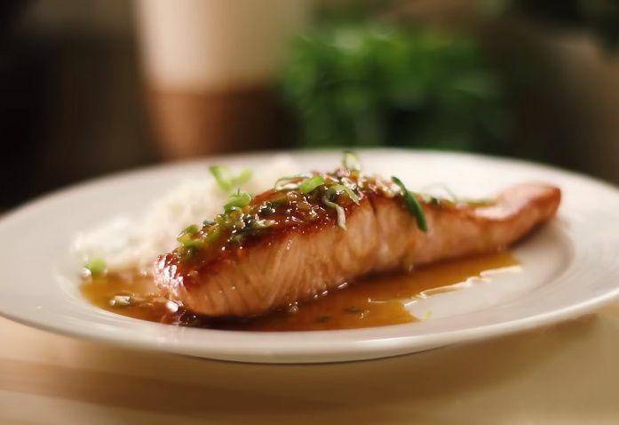 ilustrasi honey and soy salmon (youtube.com/Recipe30)