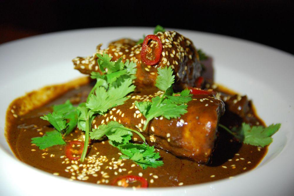 Resep Chicken Mole, Hidangan Savory Berbahan Cokelat