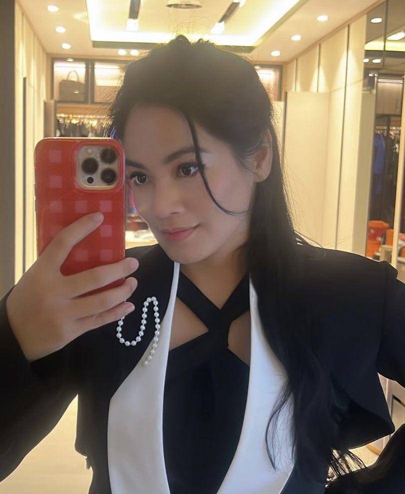 potret Titi Kamal di ultah ke-44 Olla Ramlan (instagram.com/titi_kamall)