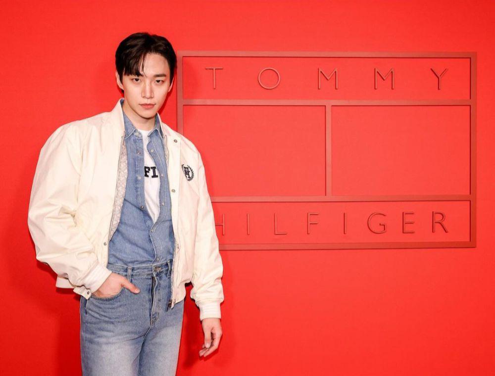 7 Potret Lee Junho di New York Fashion Week 2024, Bikin Keliyengan!