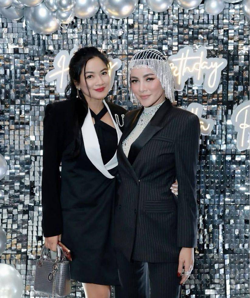 potret Titi Kamal di ultah ke-44 Olla Ramlan (instagram.com/titi_kamall)