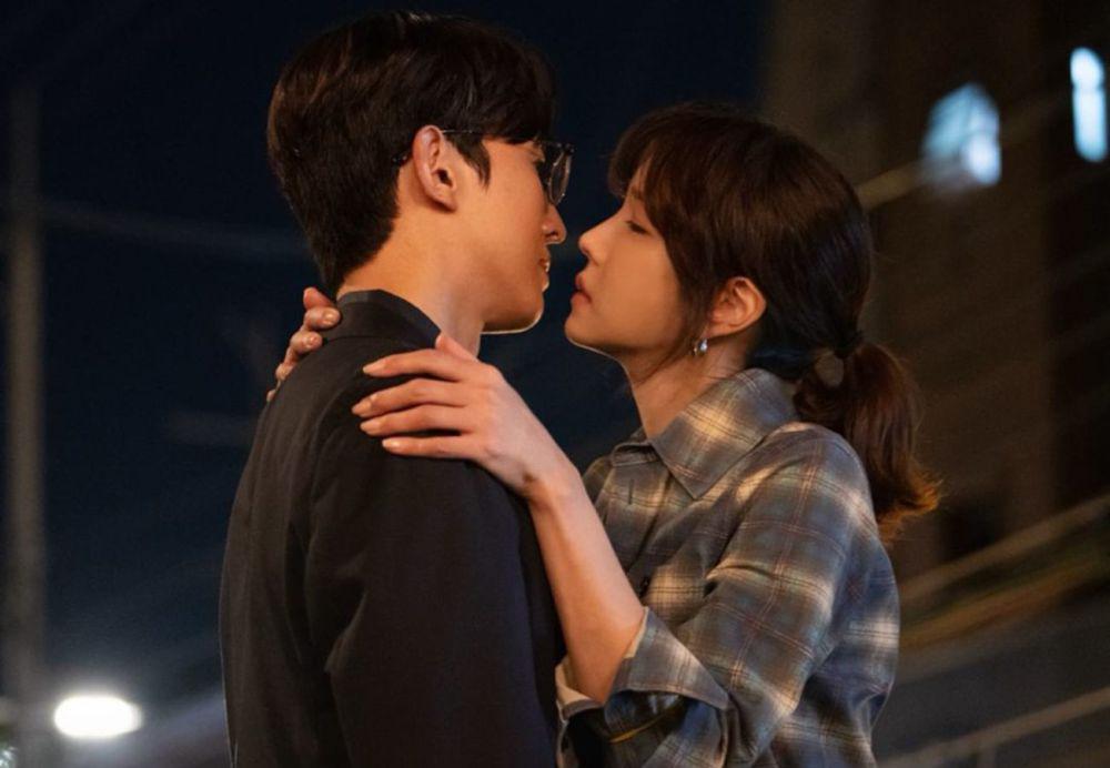 7 Perhatian Dong Gi Joon untuk Kim Sa Ra di Drakor Queen of Divorce