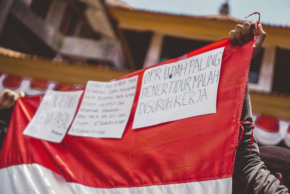 ilustrasi contoh isu politik (unsplash.com/Fajar Grinanda)