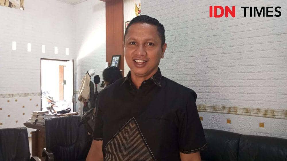 Anggota Bawaslu NTB Hasan Basri. (IDN Times/Muhammad Nasir)