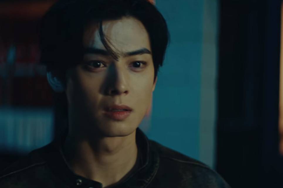 Cha Eun Woo dalam MV STAY (youtube.com/fantagio)