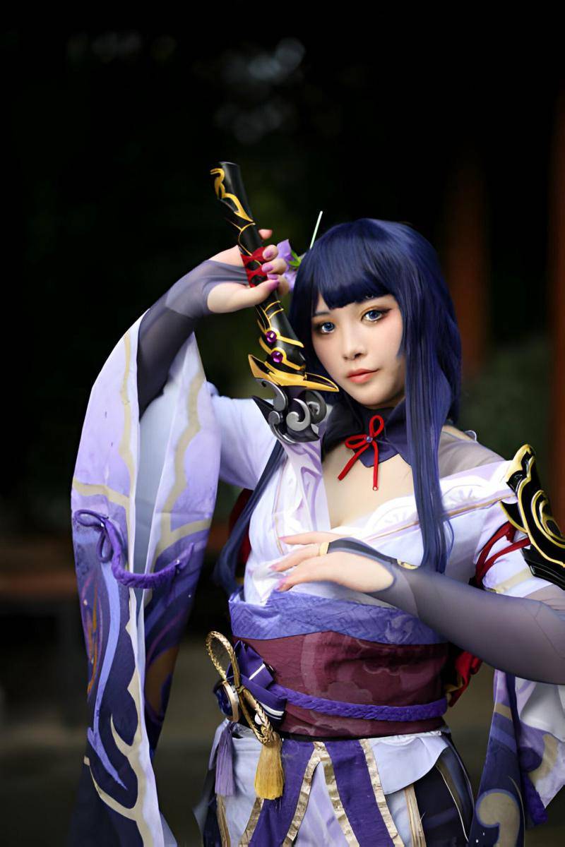 ilustrasi wanita mengenakan pakaian anime (istockphoto.com/piyato)